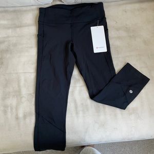 Lululemon pace rival crop
